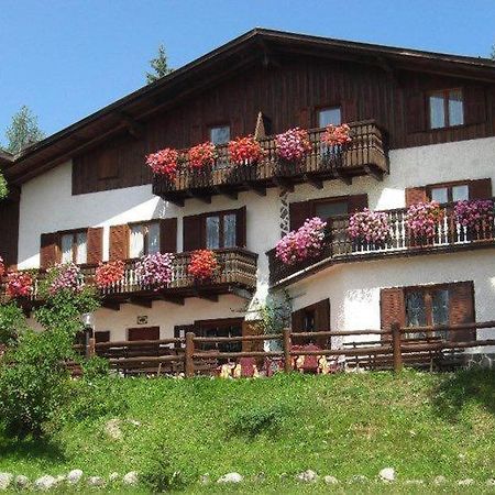 Albergo Scoiattolo Tret Exterior photo