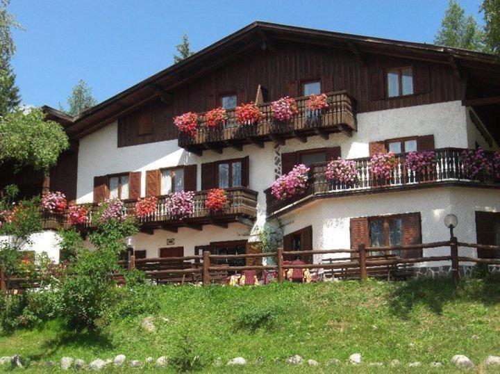 Albergo Scoiattolo Tret Exterior photo